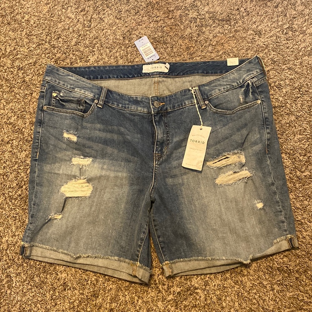 Nwt distressed denim shorts
